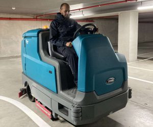 Interparking WTC Parkeergarage Den Haag - Tennant T17 Opzit Schrobzuigmachine